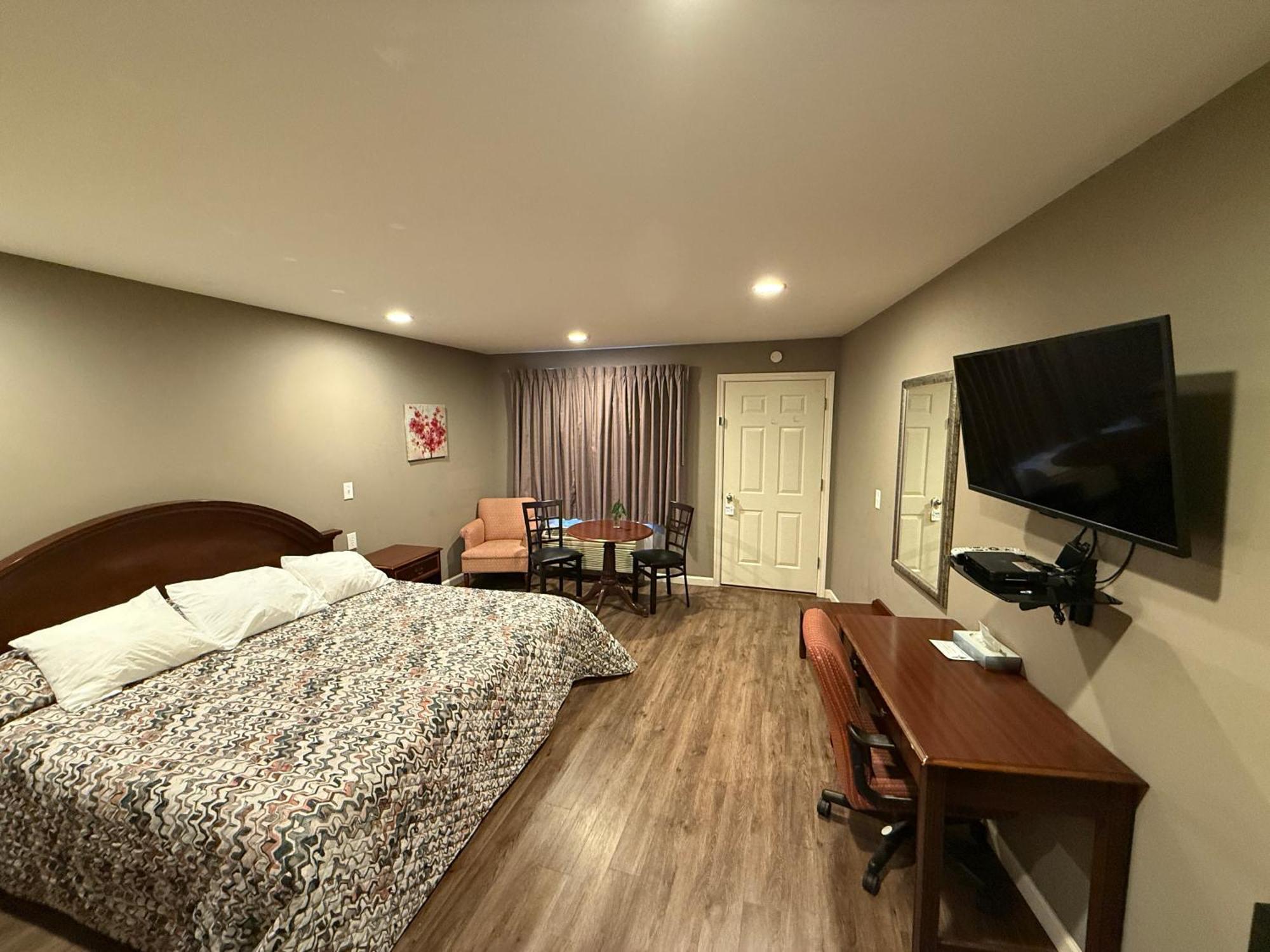 Hotel Heidi's Brewster