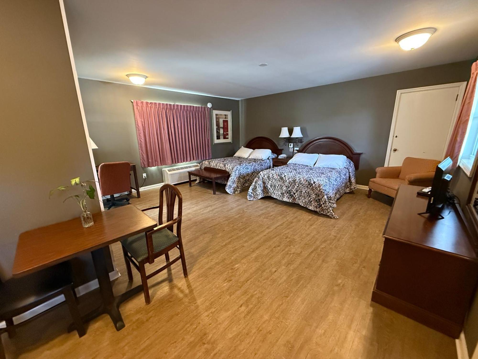 Hotel Heidi's Brewster