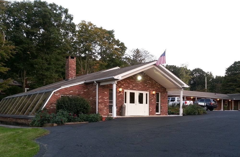 Hotel Heidi's Brewster