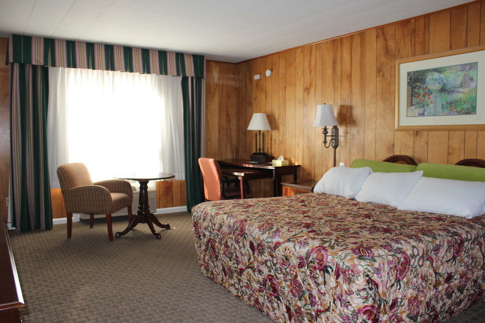 Hotel Heidi's Brewster
