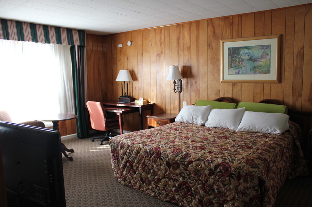 Hotel Heidi's Brewster
