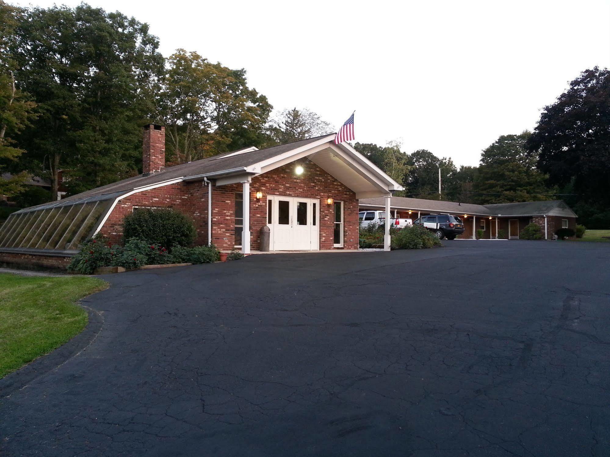 Heidi's Hotel Brewster